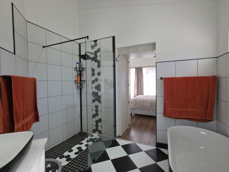 4 Bedroom Property for Sale in Noorsekloof Eastern Cape
